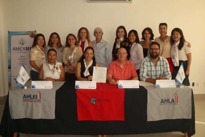 AMEXME Capítulo Riviera Maya firma convenio con UNHICA